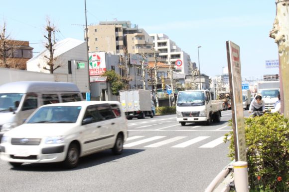 交通量の多い道路