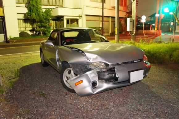 物損事故した車